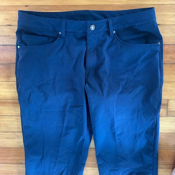 Lululemon Men’s ABC Classic-Fit 5 Pocket Pant 32” Warpstreme in True Navy - Picture 5 of 8